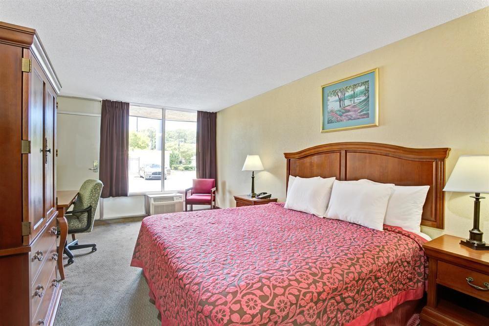 Hotel Days By Wyndham Near Coliseum Convention Center 2*