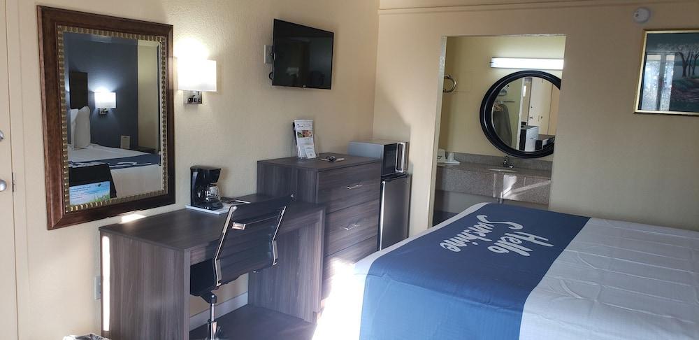 Hotel Days By Wyndham Near Coliseum Convention Center 2*