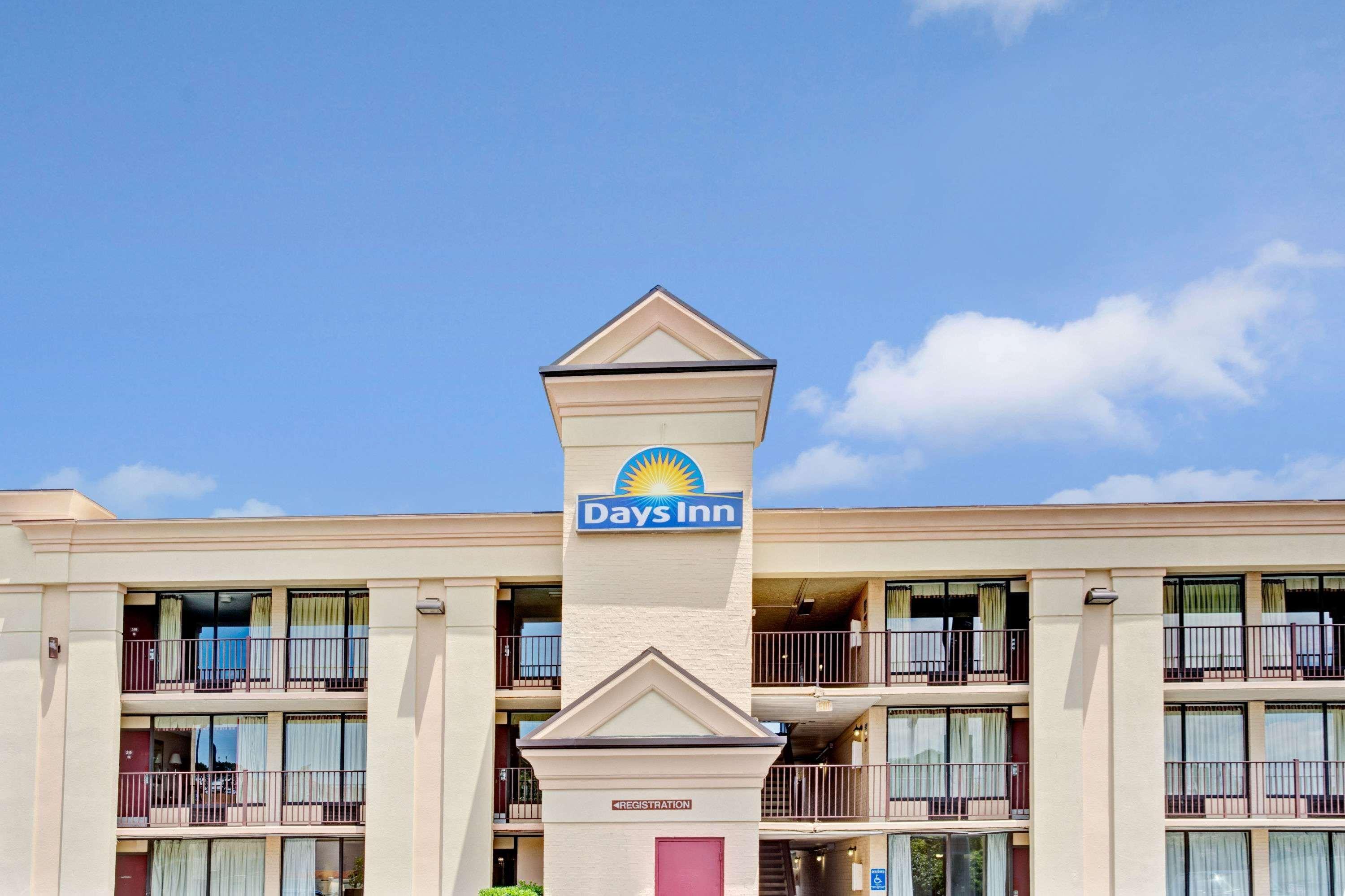 Days By Wyndham Near Coliseum Convention Center Hotel 2*