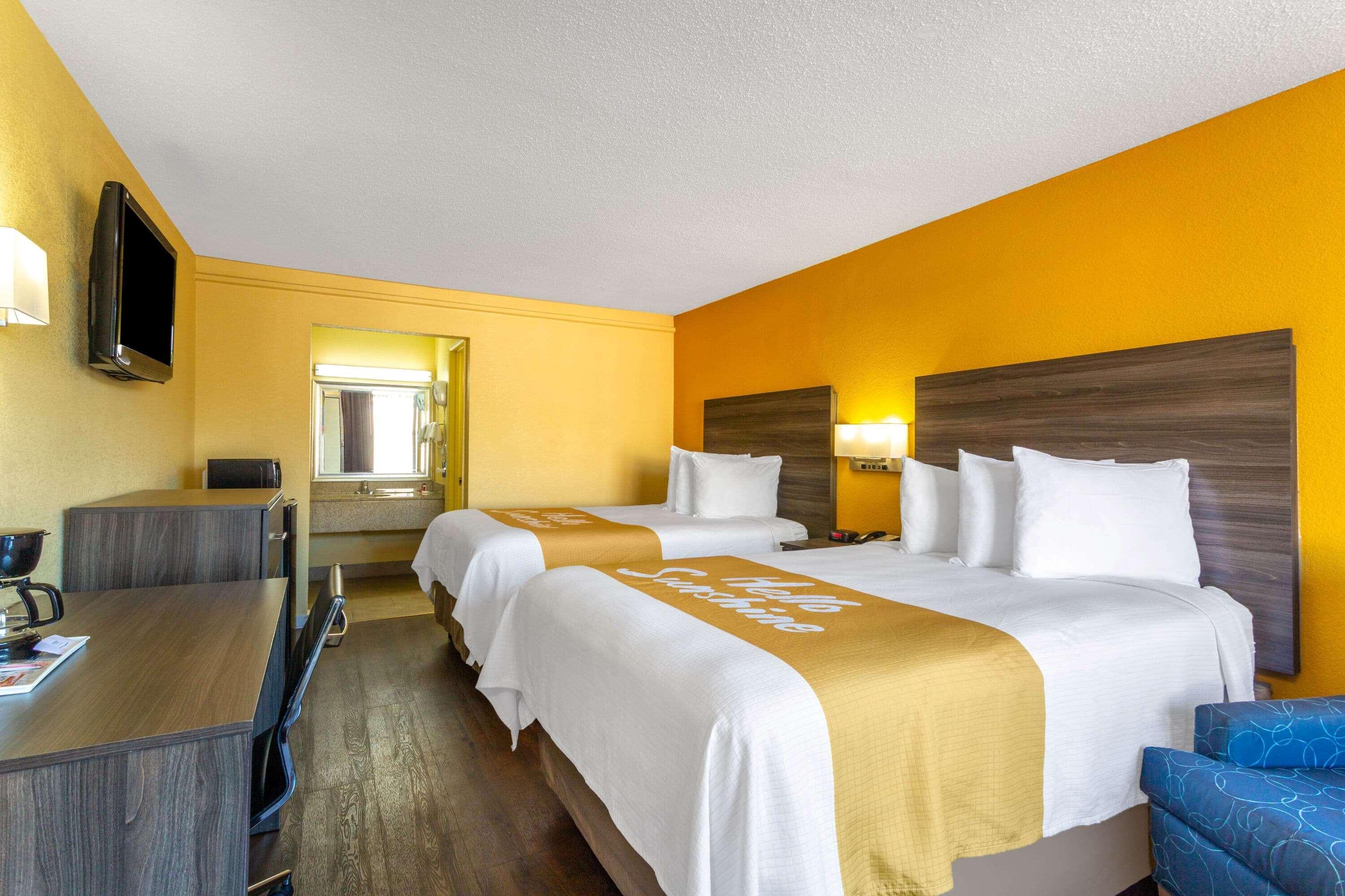 Days By Wyndham Near Coliseum Convention Center Hampton