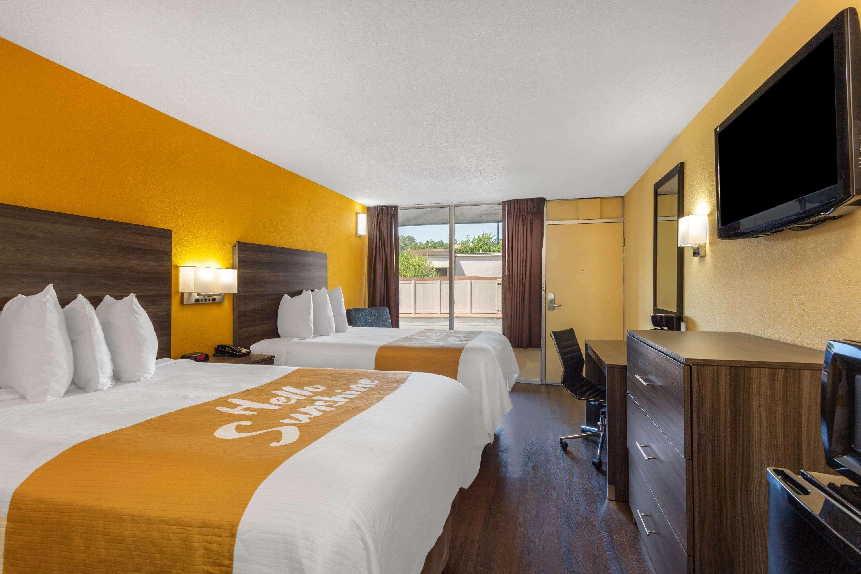 Days By Wyndham Near Coliseum Convention Center 2*