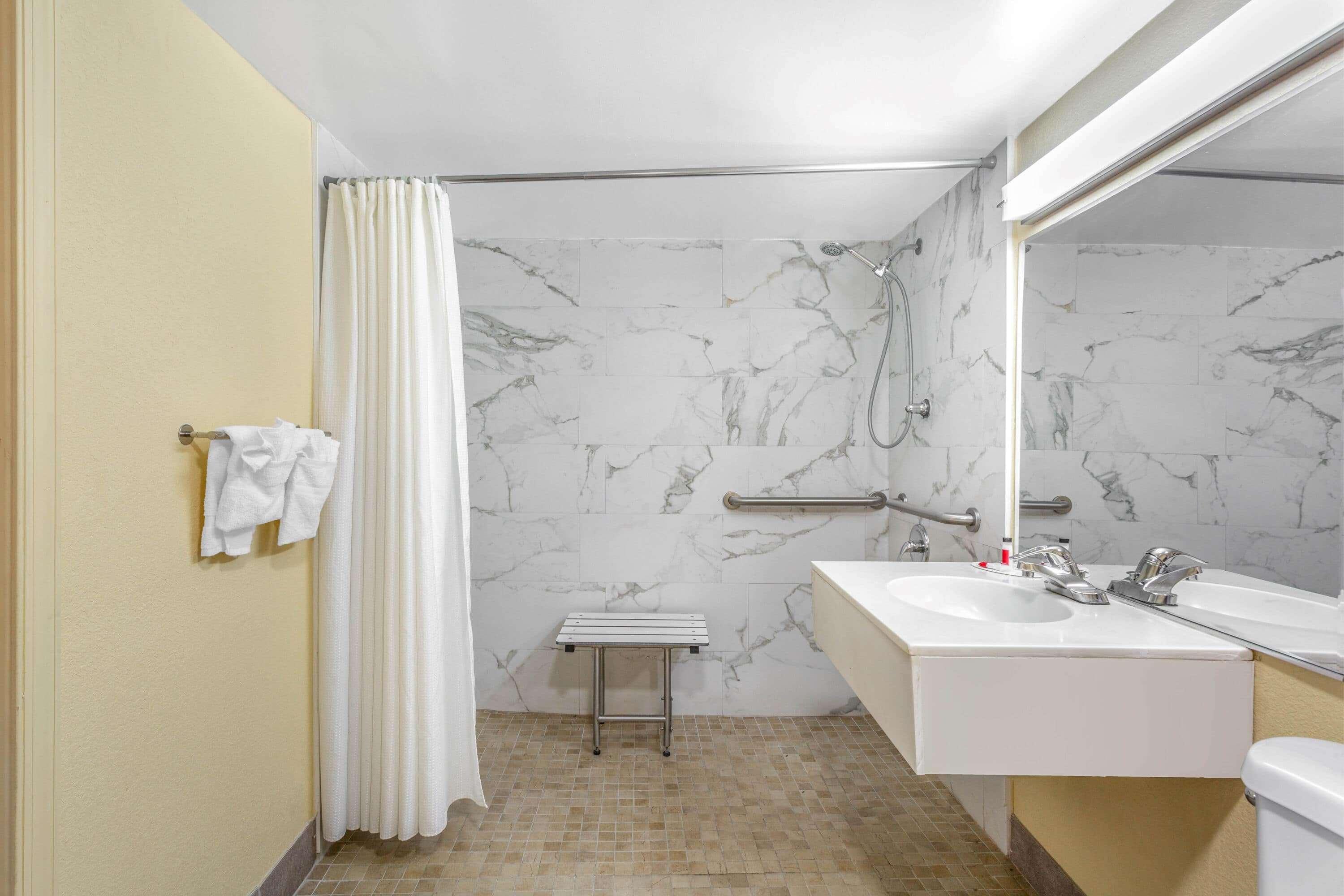 Hotel Days By Wyndham Near Coliseum Convention Center 2*