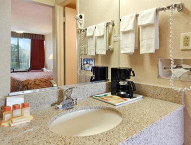 Days By Wyndham Near Coliseum Convention Center 2*