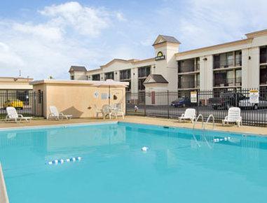 Days By Wyndham Near Coliseum Convention Center Hotel Hampton