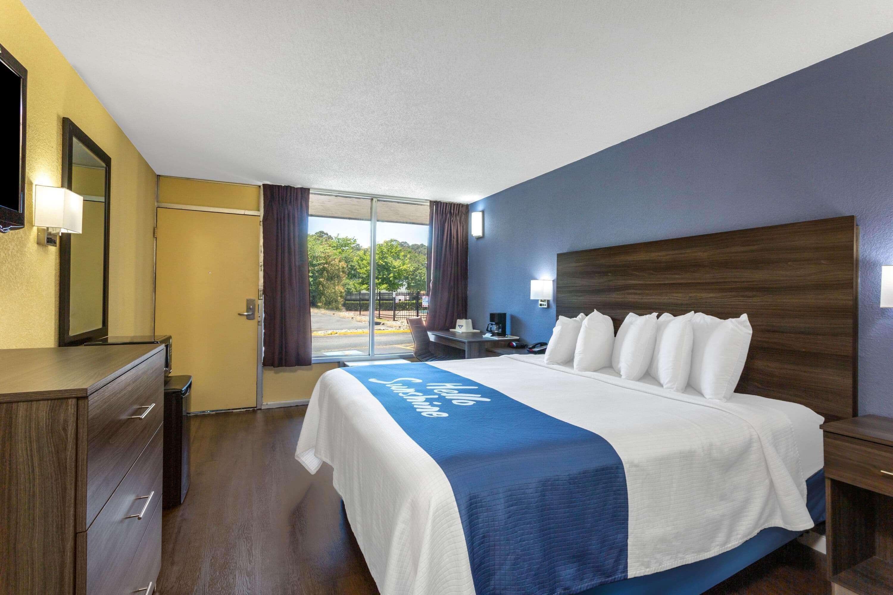 Days By Wyndham Near Coliseum Convention Center 2*